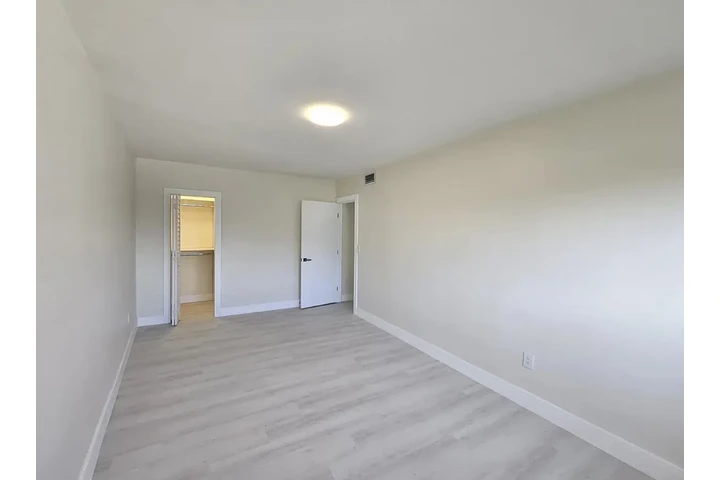$1700 : 2 habitaciones y  LA image 3