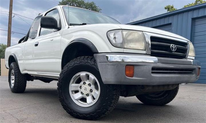 $8998 : 2000 Tacoma SR5 V6, SUPER CLE image 1