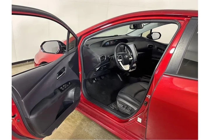 $14074 : 2018 Prius Four image 2