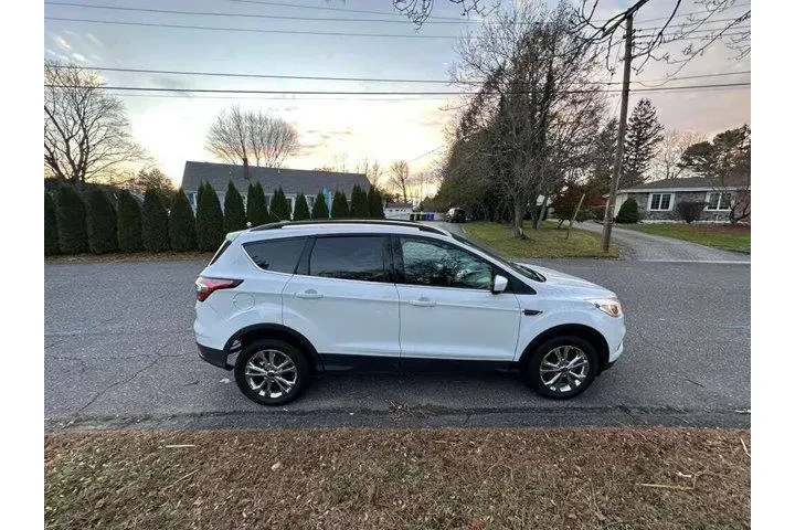 $9495 : Ford Escape 2018 SE 4dr SUV image 4