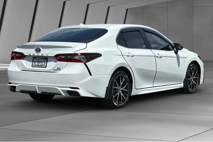 $27900 : Toyota Camry Hybrid 2024 SE image 2