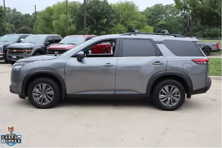 $28495 : Nissan Pathfinder 2024 SV 4d image 6