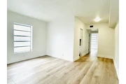 $800 : Spacious and renovated 2 bed ! thumbnail