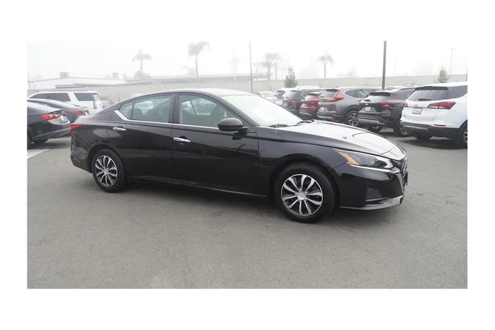 $17400 : 2023 Altima 2.5 S image 4