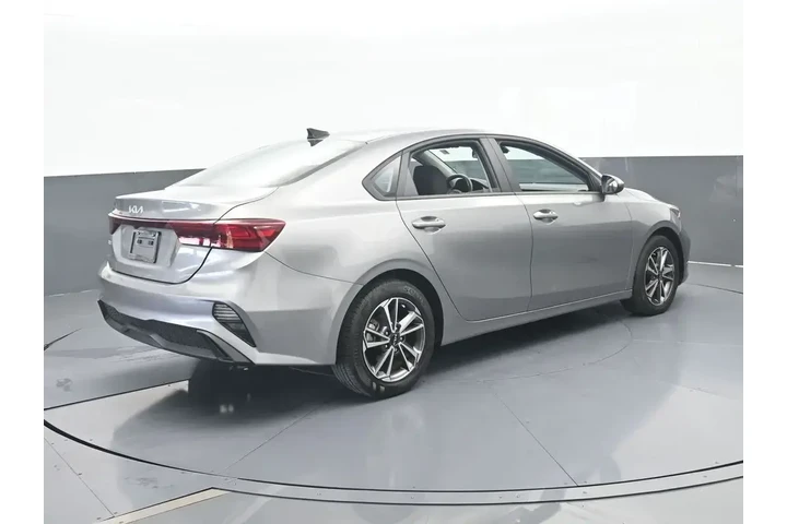 $16917 : Kia Forte 2022 FE 4dr Sedan image 6