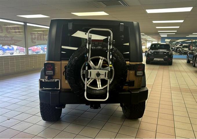 $26829 : Jeep Wrangler Unlimited 4WD 4 image 4