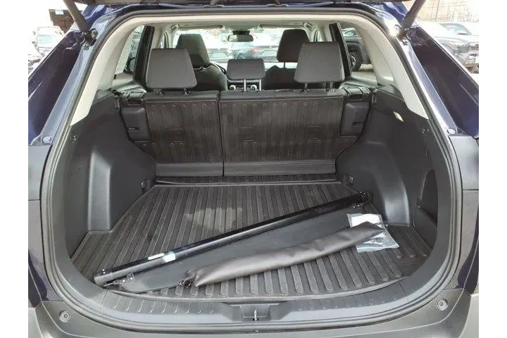 $34134 : Toyota RAV4 2024 AWD XLE 4dr image 8