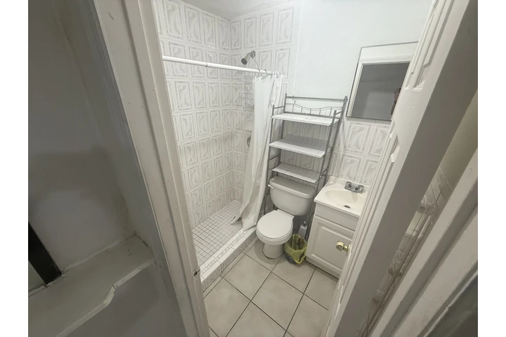 $800 : Cuarto todo incluido Kendall image 7