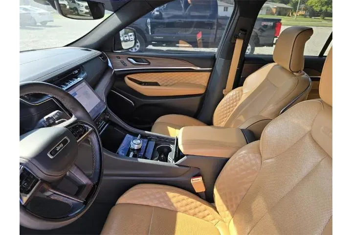 $39900 : Jeep Grand Cherokee 2023 4x4 image 10