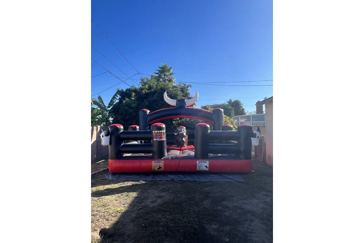 Toros mecánicos-farm table image 5