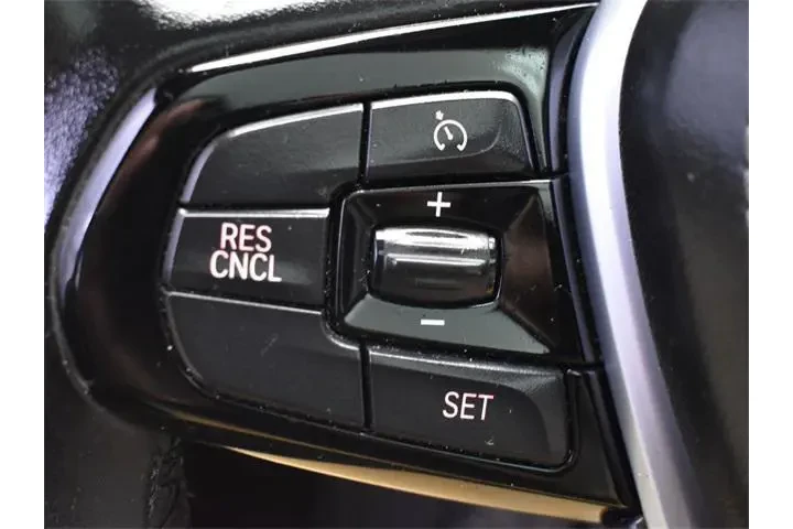 $23512 : BMW 5 Series 2019 540i 4dr S image 8