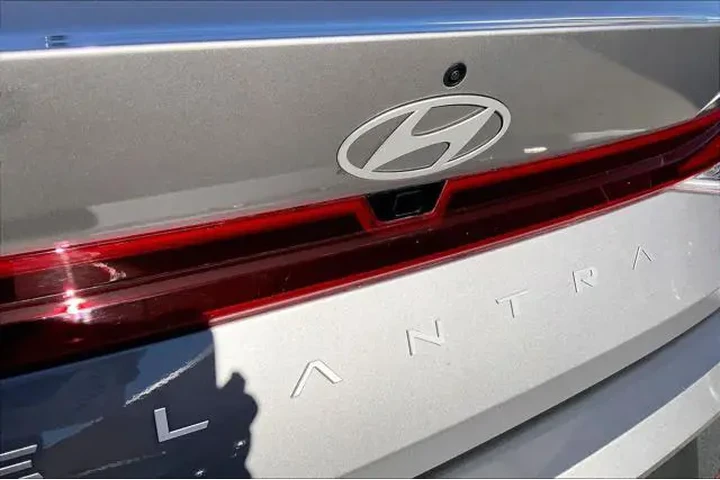 $19197 : Hyundai ELANTRA 2024 SEL 4dr image 10