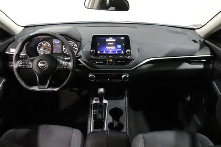 $25983 : Nissan Altima 2025 2.5 S 4dr image 2