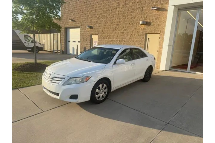 $8021 : Toyota Camry 2010 LE 4dr Sed image 1