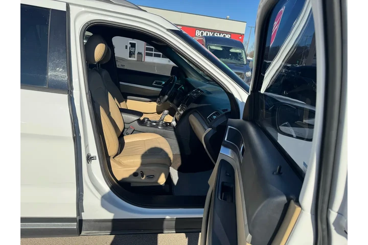 $10980 : 2016 Explorer 4WD 4dr XLT image 9