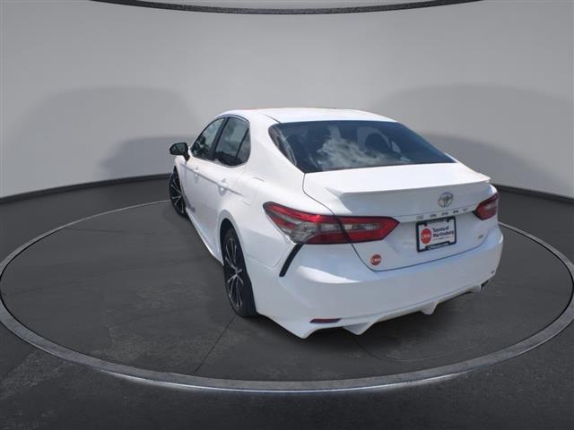PRE-OWNED 2018 TOYOTA CAMRY L image 7