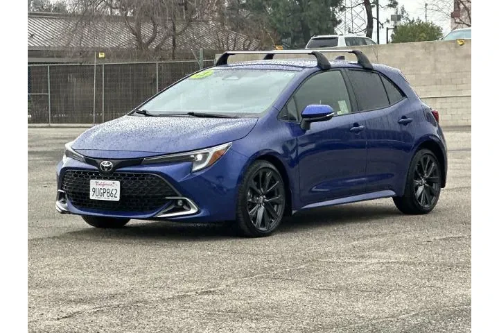 $27990 : Toyota Corolla Hatchback 202 image 7