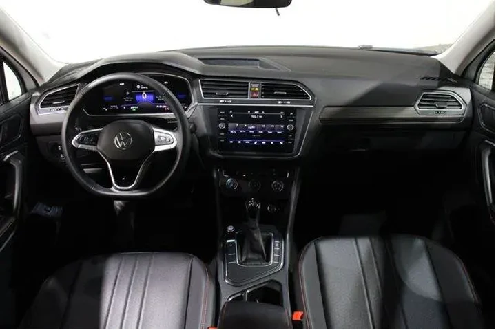 $27998 : Volkswagen Tiguan 2024 Wolfs image 2