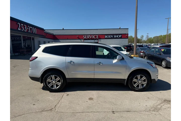 2017 Traverse AWD 4dr LT w/2LT image 1