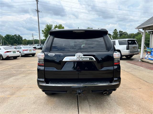 $28995 : 2018 4Runner image 7