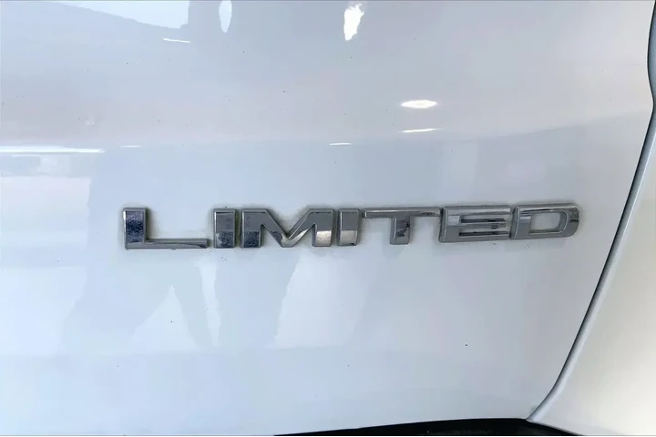 $11991 : Jeep Renegade 2015 Limited 4 image 9