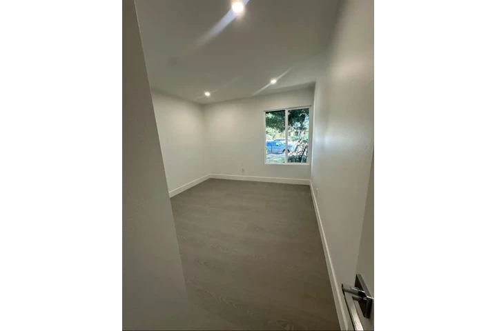 $2300 : 3bed in korean area image 5