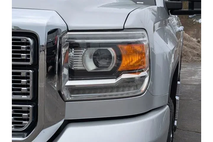 $39996 : GMC Sierra 2500HD 2018 4x4 D image 9