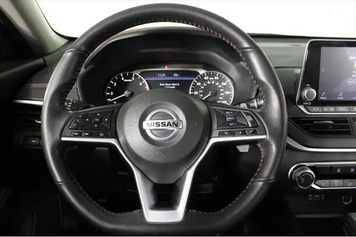 $16713 : Nissan Altima 2022 2.5 SR 4d image 9