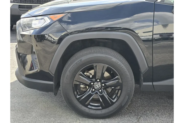 $22791 : Toyota RAV4 2021 AWD XLE 4dr image 7