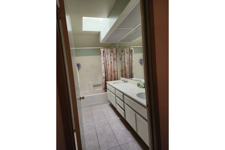 $625 : Cuarto de Renta en Chino image 3