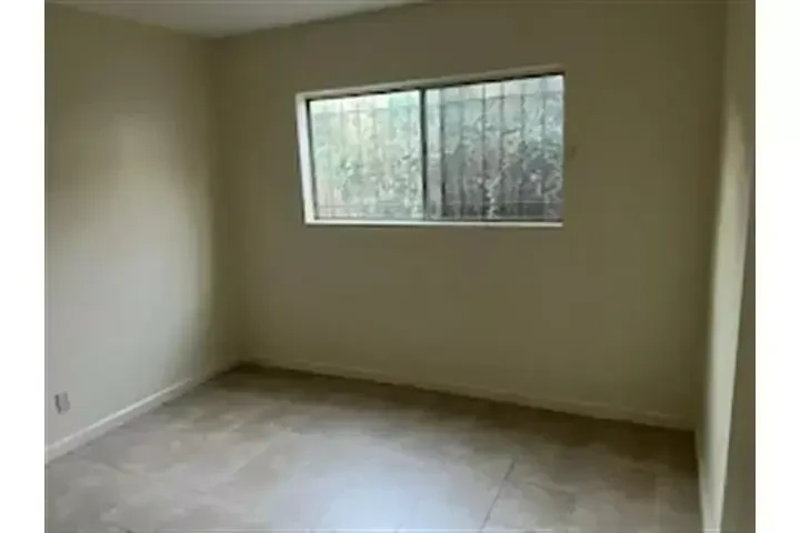 $2000 : LYNWOOD APARTAMENTO image 9