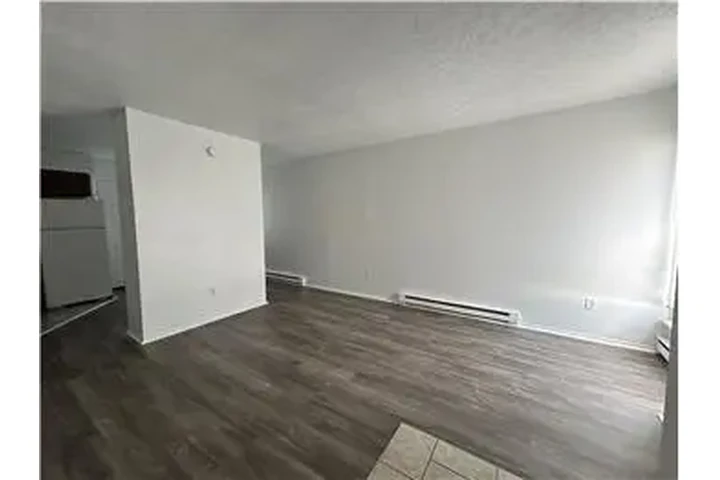 $550 : Rental property with 2 bedro image 5