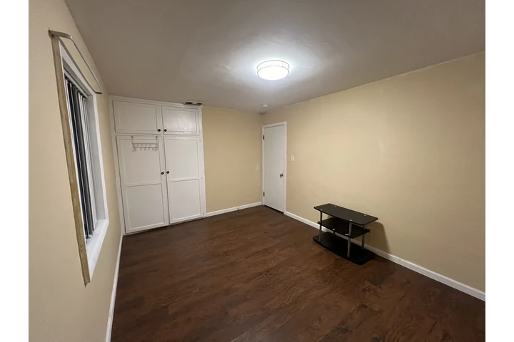 $950 : Se renta habitacion image 1