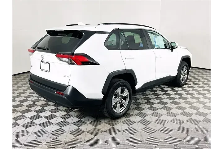 $26500 : Toyota RAV4 2024 XLE 4dr SUV image 7
