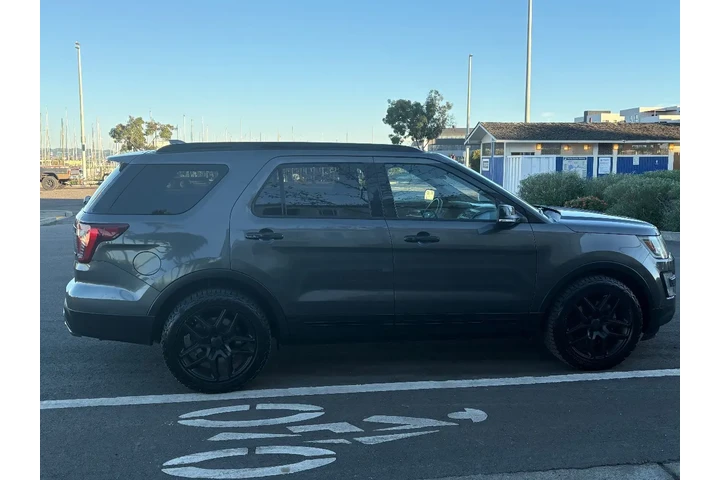 $16988 : 2017 Explorer Sport image 5