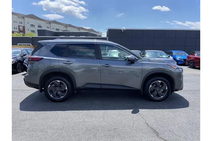 $18444 : Nissan Rogue 2025 AWD SV 4dr image 2