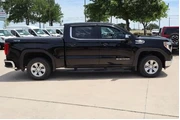 $32868 : GMC Sierra 1500 2021 4x4 SLE thumbnail