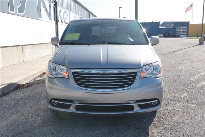 $11949 : 2016 Town & Country Touring image 2