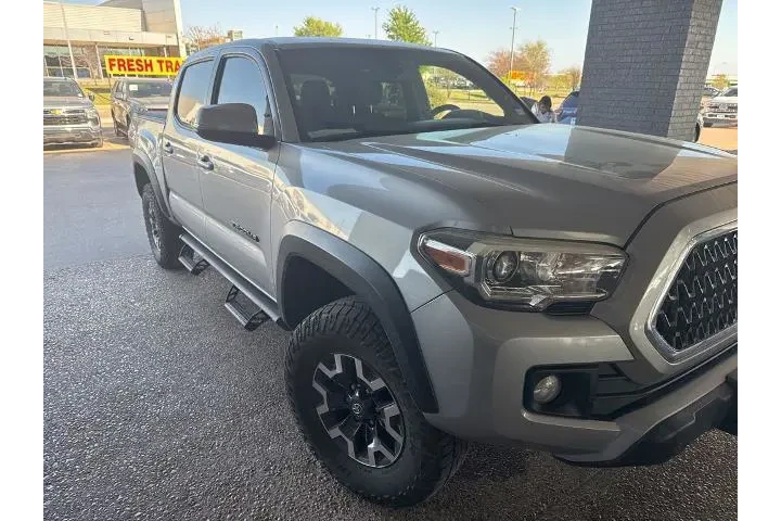 $28025 : Toyota Tacoma 2019 4x4 SR5 V image 8
