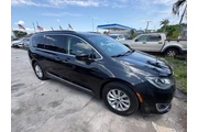 $9400 : 2017 Pacifica Touring Plus thumbnail