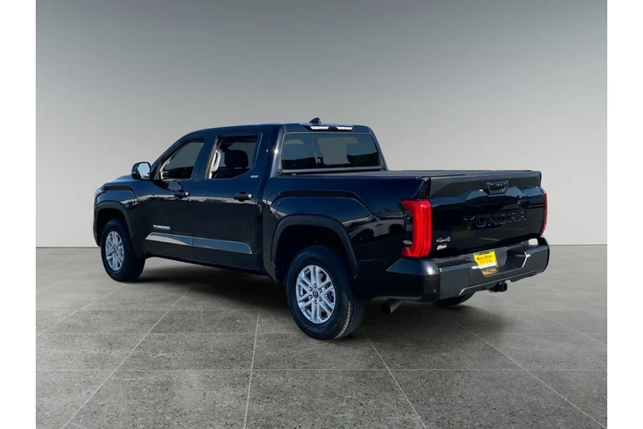 $39389 : Toyota Tundra 2023 4x4 SR5 4 image 3