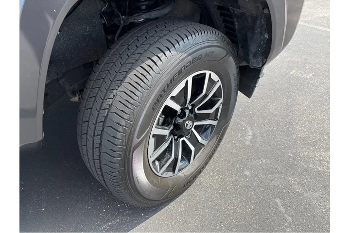 $38694 : Gold Certified2022 Tacoma TRD image 10