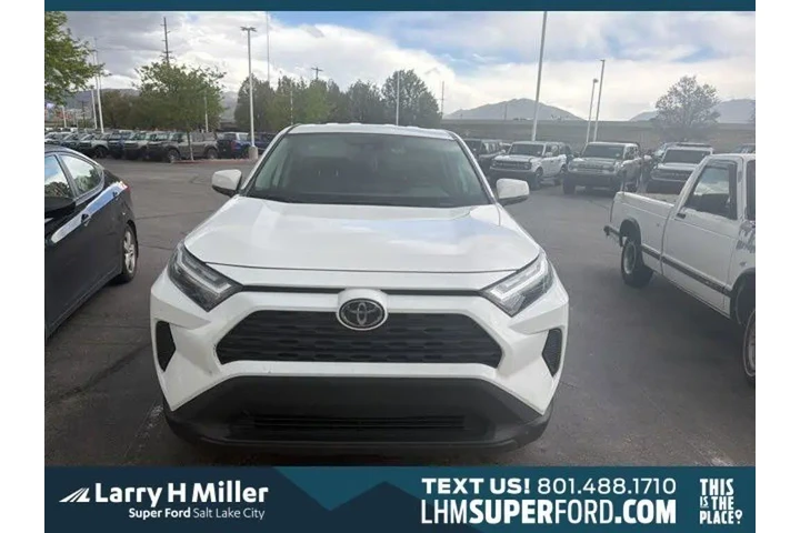 $28606 : Toyota RAV4 2023 AWD LE 4dr image 1