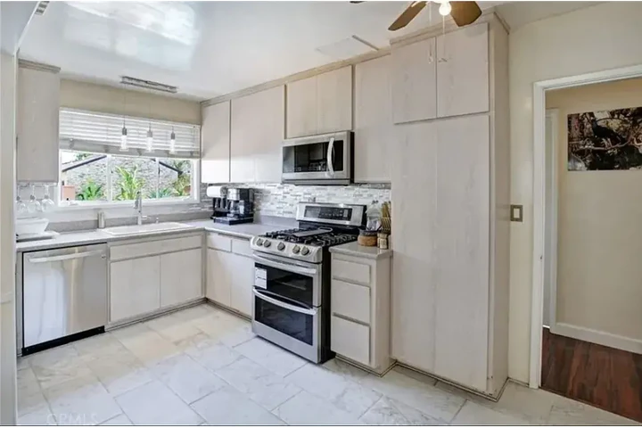 $1575 : Downey Renta Listo!! image 8