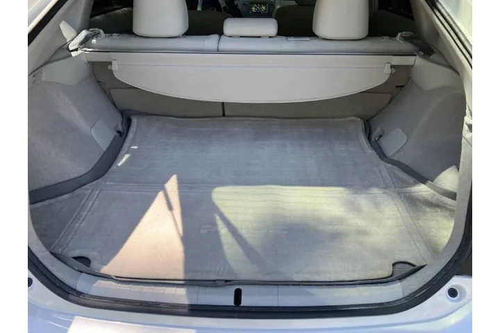 $1 : 2015 Prius Three image 9