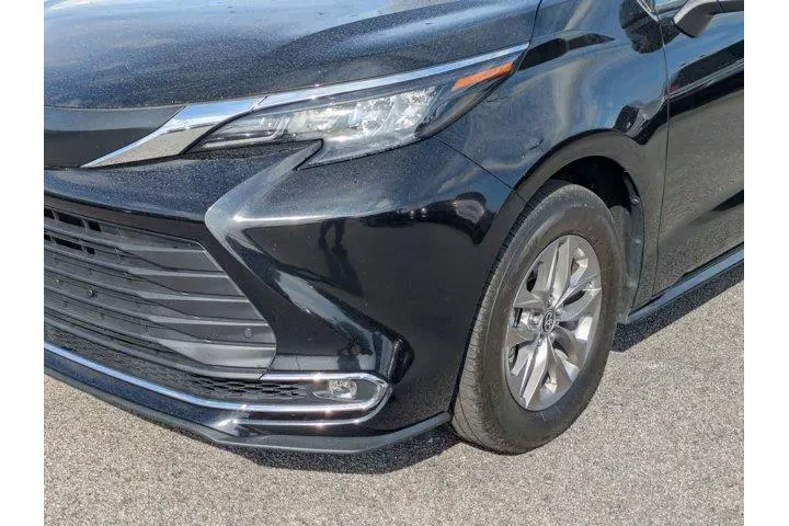 $39995 : Toyota Sienna 2024 XLE 8-Pas image 9