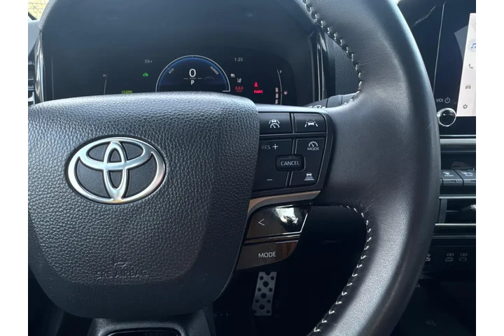 2025 Camry Hybrid SE image 10