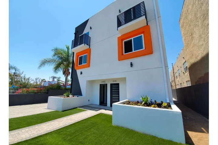 $2000 : Beautiful 2 Bedroom Apt in LA image 2