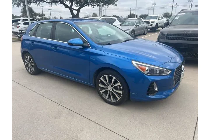 $13991 : Hyundai ELANTRA GT 2018 4dr image 2