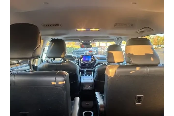 $37911 : Toyota Highlander 2024 XLE 4 image 8